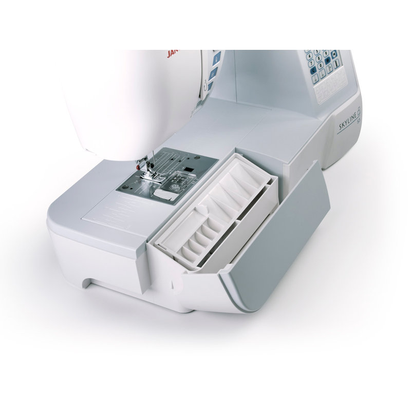 Janome Skyline S3 Computerized Sewing machine with Large Sewing Area